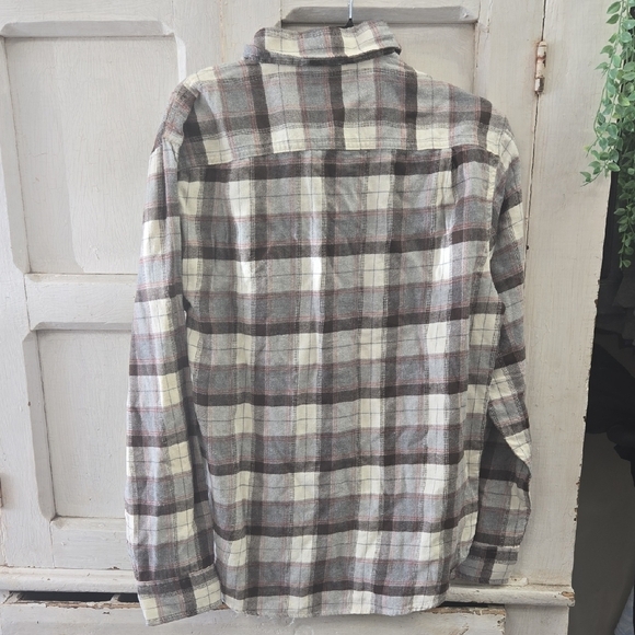 NWT Medium Men's Casual Classic Plaid Flannel Button-Down Shirt - Gray and White - Picture 5 of 5